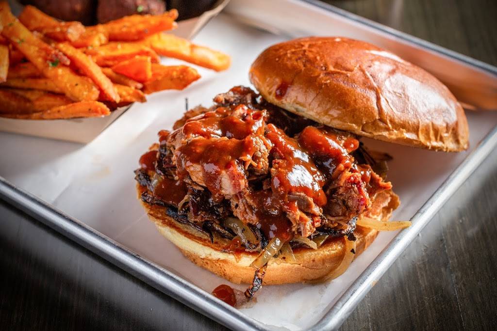 County Barbeque | restaurant | 1352 W Taylor St, Chicago, IL 60607, USA | 3122650836 OR +1 312-265-0836