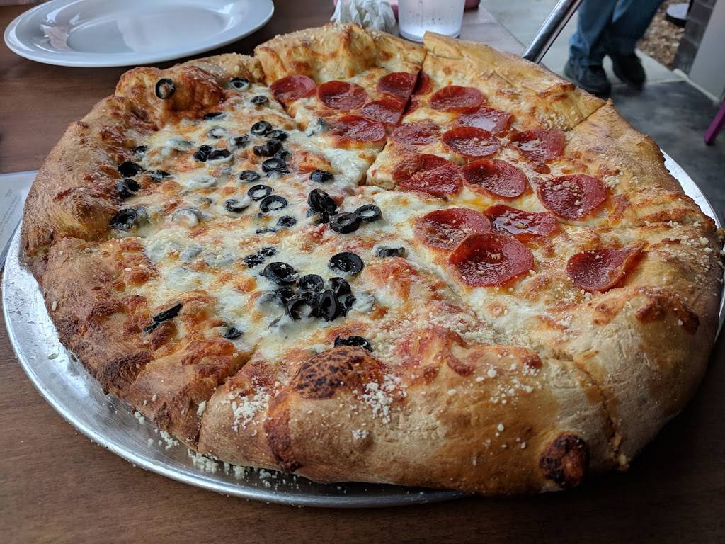 Mellow Mushroom | restaurant | 4716 Mid Rivers Mall Dr, Cottleville, MO 63376, USA | 6364776001 OR +1 636-477-6001