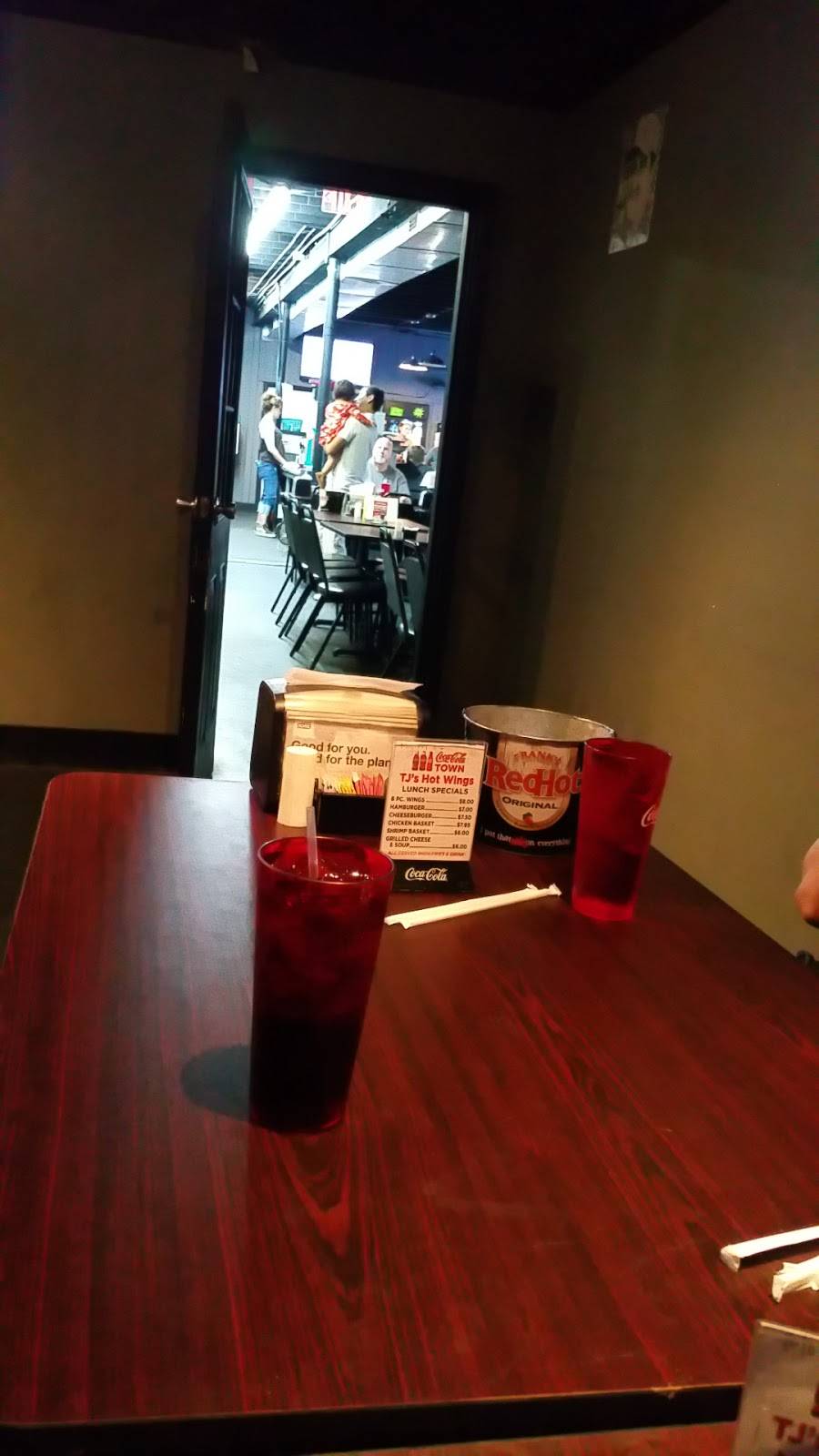 TJs Hot Wings | restaurant | 513 Railroad Ave, Albertville, AL 35950, USA | 2568577090 OR +1 256-857-7090