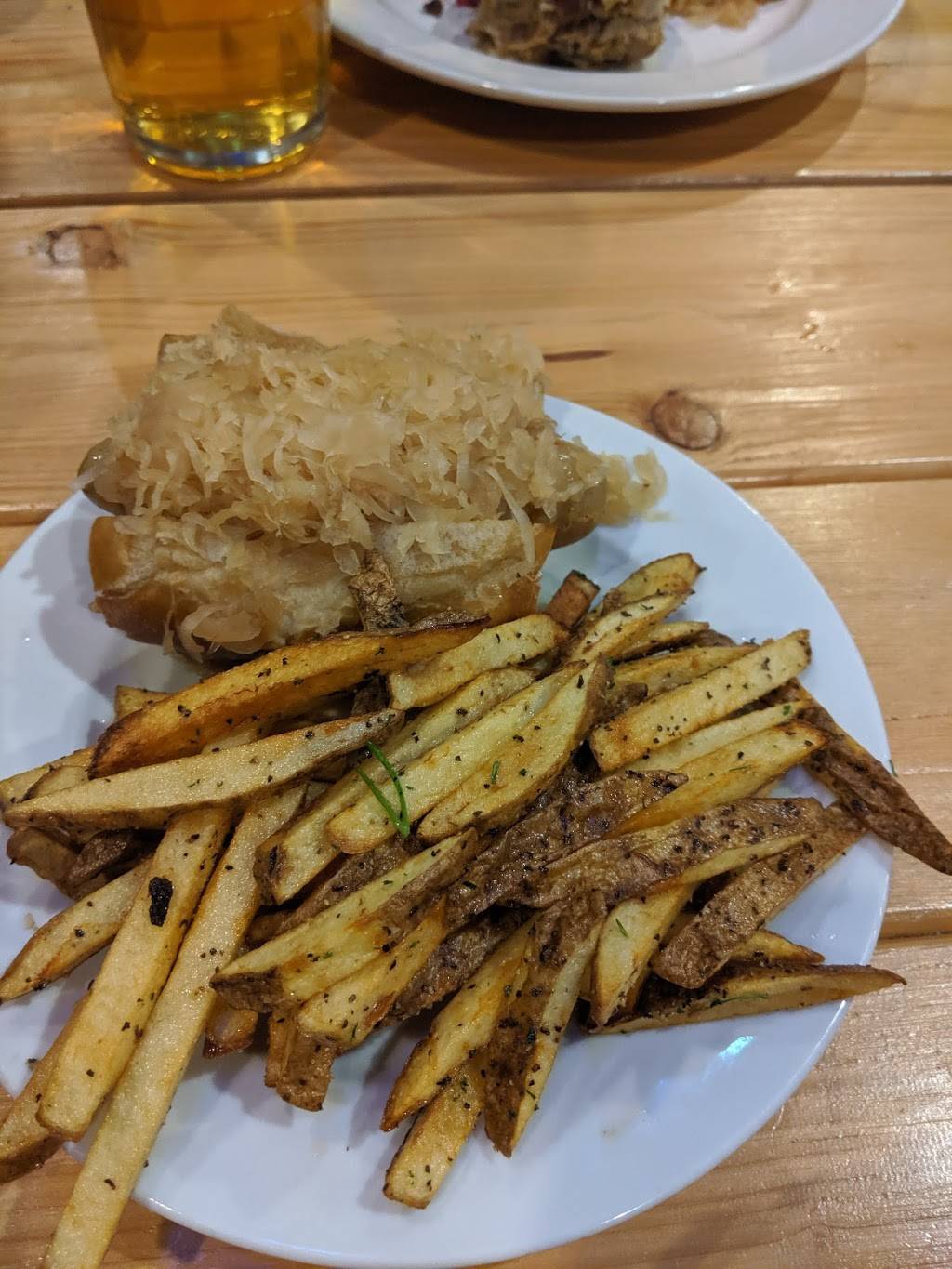 Ironhaus Bierhalle & Garten | restaurant | 5317 151st St, Leawood, KS 66224, USA | 9136013511 OR +1 913-601-3511