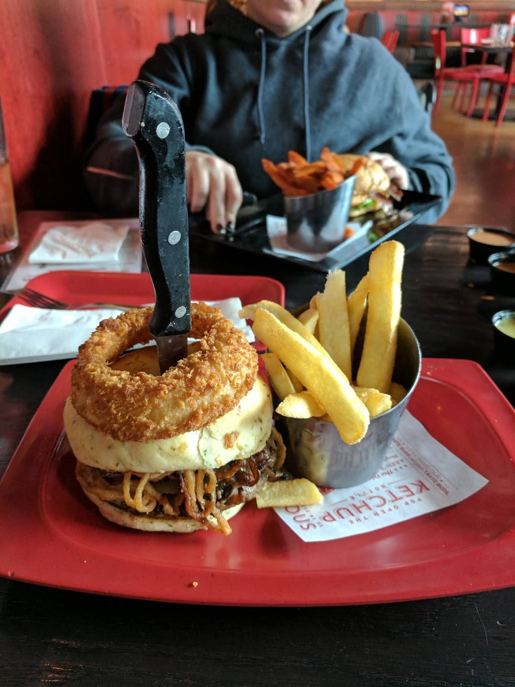 Red Robin Gourmet Burgers and Brews | restaurant | 40820 Winchester Rd #1070, Temecula, CA 92591, USA | 9512961667 OR +1 951-296-1667