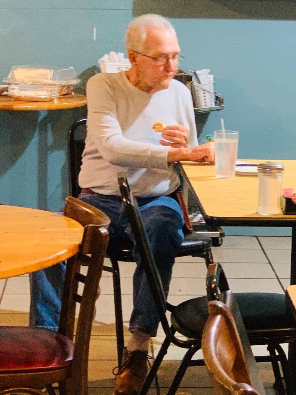 Kays Family Diner | restaurant | 107 N Main St, Elkton, KY 42220, USA | 2707260188 OR +1 270-726-0188