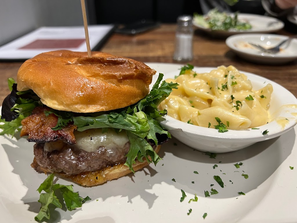 Kelleys Tavern | restaurant | 628 E E Butler Pkwy, Gainesville, GA 30501, USA | 6786965233 OR +1 678-696-5233