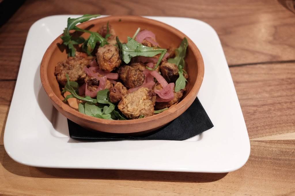 Andrews Roots Restaurant | restaurant | 82 N Sykes St, Meaford, ON N4L 1N8, Canada | 5195389000 OR +1 519-538-9000