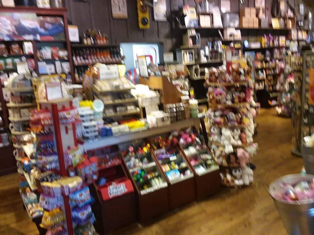 Cracker Barrel Old Country Store | restaurant | 101 Apple Tree Ln, Waynesboro, VA 22980, USA | 5409420156 OR +1 540-942-0156