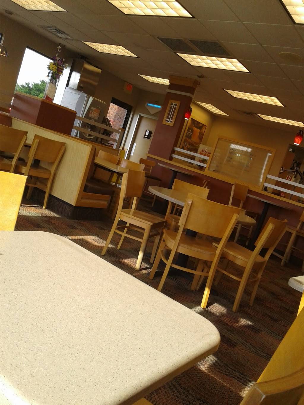 Wendys | restaurant | 6321 Wichita St, Fort Worth, TX 76119, USA | 8175353831 OR +1 817-535-3831