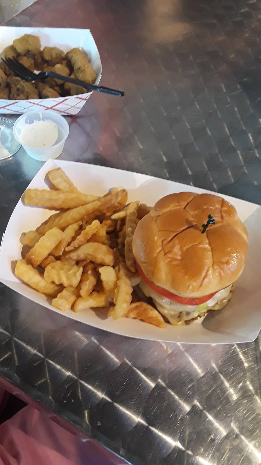 The Twisted Prop Bar & Grille | restaurant | 615 7th St SW, Winter Haven, FL 33881, USA | 8632931937 OR +1 863-293-1937