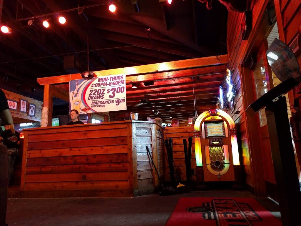 Texas Roadhouse | restaurant | 925 N Belt Hwy, St Joseph, MO 64506, USA | 8166762333 OR +1 816-676-2333