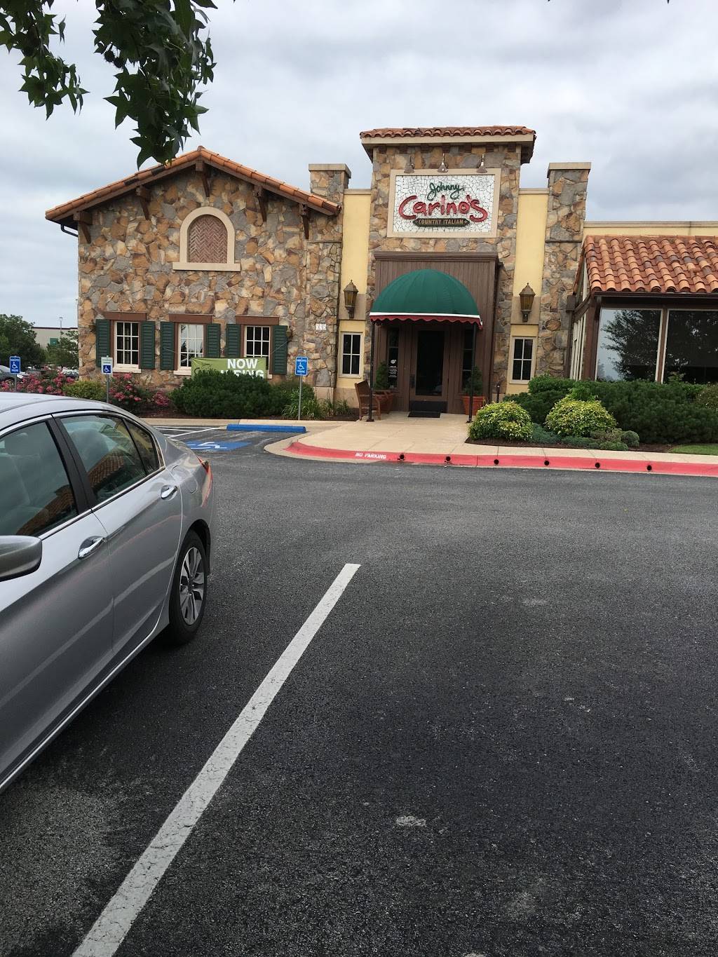 Johnny Carinos | restaurant | 535 N 46th St, Rogers, AR 72756, USA | 4796330544 OR +1 479-633-0544