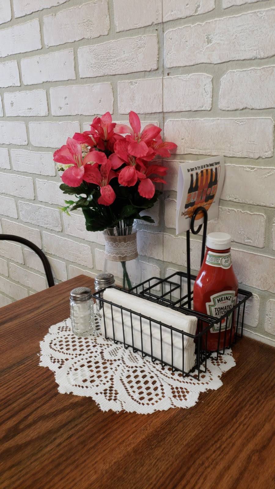 Stummys Burger and Deli | restaurant | 6508 S 27th St, Oak Creek, WI 53154, USA | 4147610425 OR +1 414-761-0425