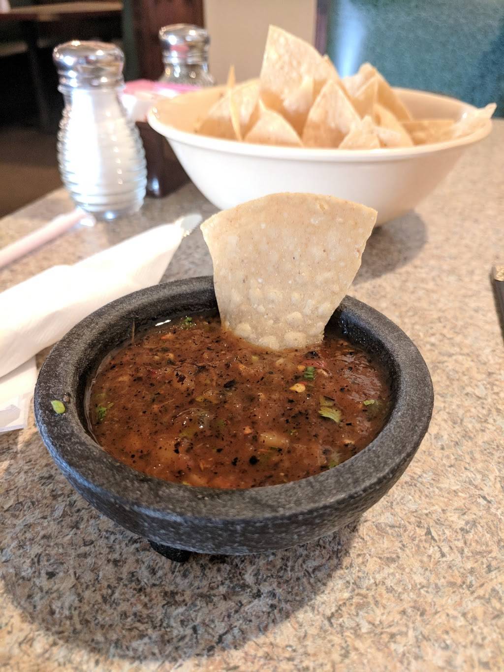 La Salsa Restaurant & Cantina | restaurant | 101 E Kern St, Taft, CA 93268, USA | 6617657321 OR +1 661-765-7321