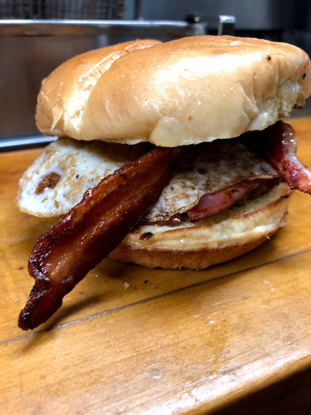 The Avenue Bar and grill LLC | restaurant | 311 Corunna Ave, Owosso, MI 48867, USA | 9894724472 OR +1 989-472-4472