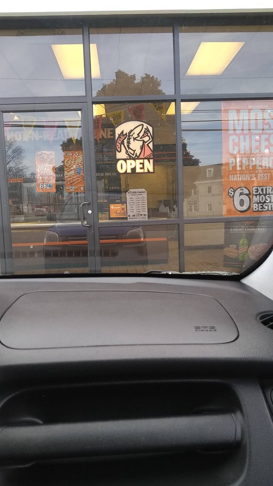 Little Caesars Pizza | meal takeaway | 232 Sycamore St, Ravenswood, WV 26164, USA | 3042735000 OR +1 304-273-5000