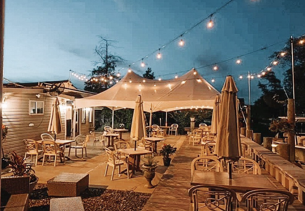 Anchor Down Dockside | restaurant | 2479 Adler Ct, Seaford, NY 11783, USA | 5167852390 OR +1 516-785-2390