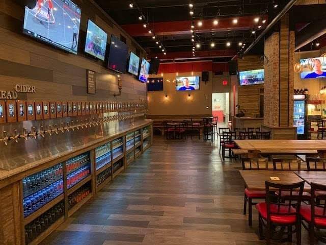 Quaker Steak & Lube | restaurant | 101 Chestnut Ave, Sharon, PA 16146, USA | 7249819464 OR +1 724-981-9464