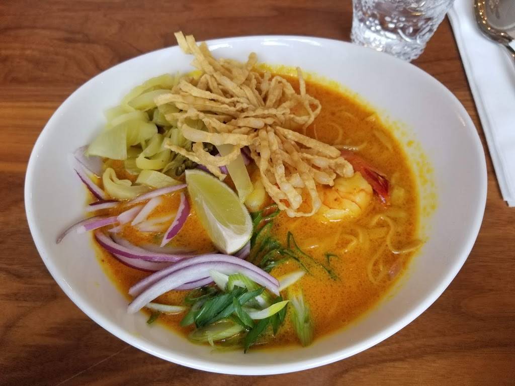 Dee - Thai Cuisine | restaurant | 2013 Yonge St, Toronto, ON M4S 1Z8, Canada | 6474544629 OR +1 647-454-4629