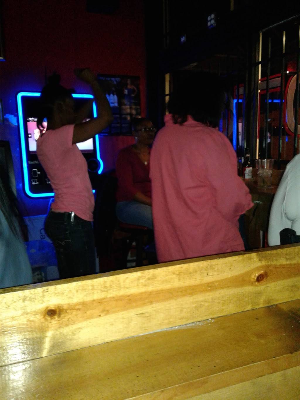 Chill Grill | restaurant | 2816 Vandeventer Ave, St. Louis, MO 63107, USA | 3145350969 OR +1 314-535-0969