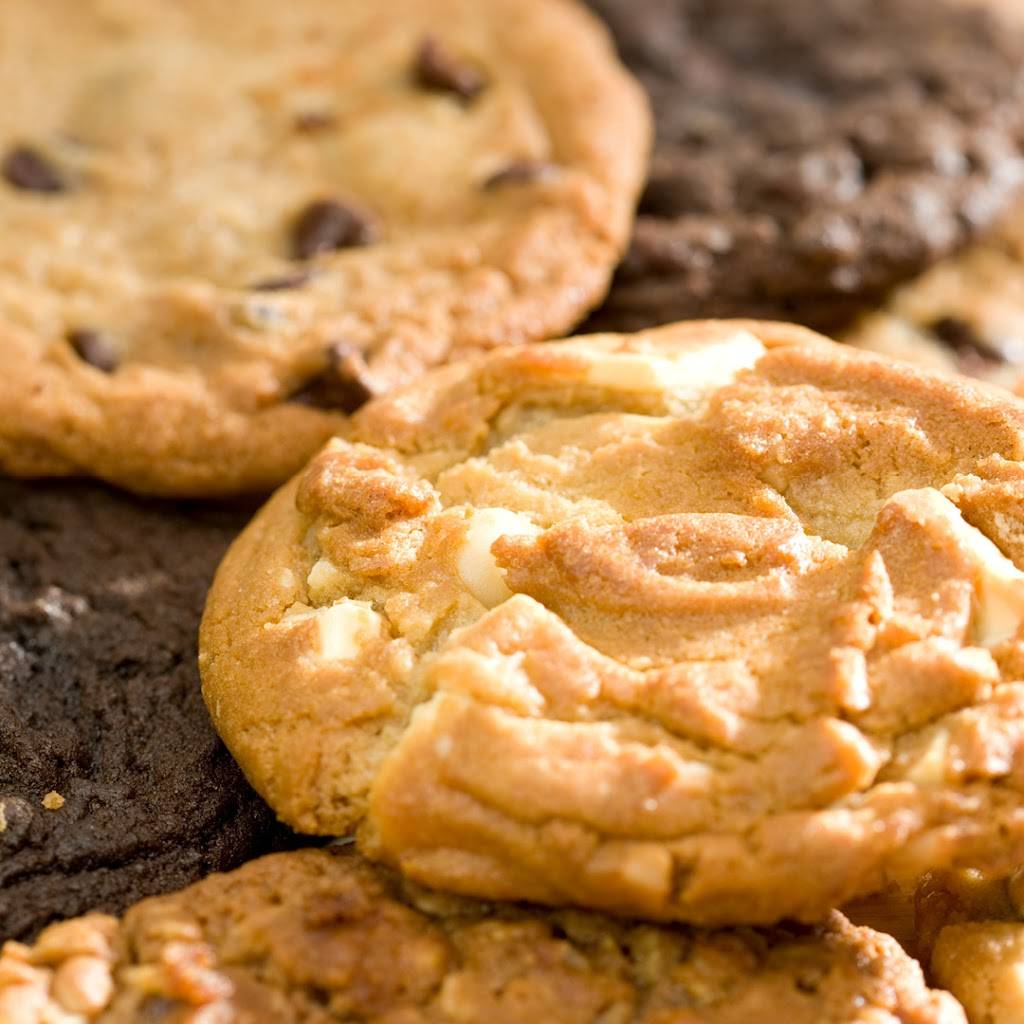 Druxys Famous Deli | restaurant | 1929 Bayview Ave, Toronto, ON M4G 3E8, Canada | 4164862500 OR +1 416-486-2500