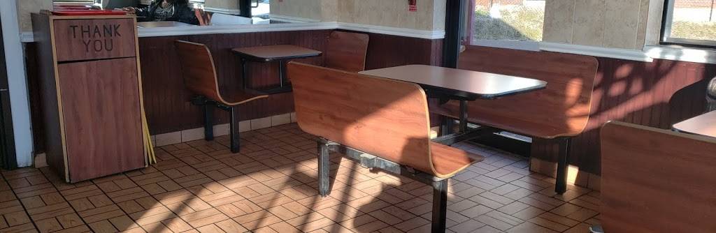 Crown Chicken & Biscuits | restaurant | 2201 Edgmont Ave, Chester, PA 19013, USA | 6108747590 OR +1 610-874-7590