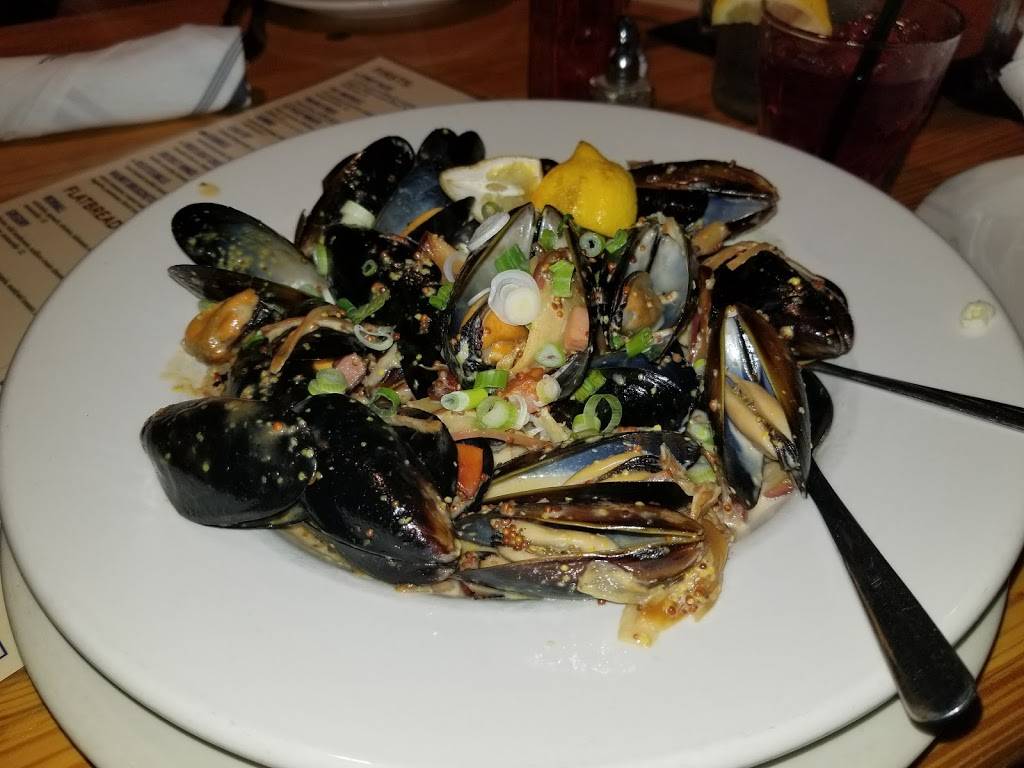 District. Pour House + Kitchen | restaurant | 7122 Wornall Rd, Kansas City, MO 64114, USA | 8163330799 OR +1 816-333-0799