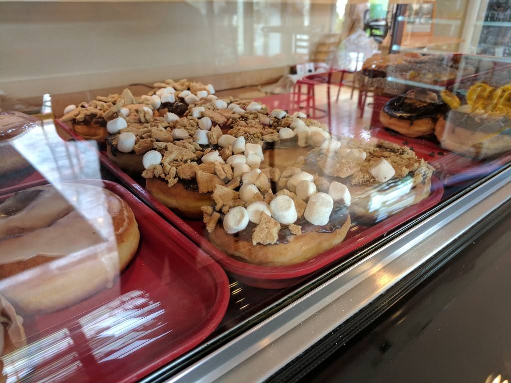 Daddys Donuts | bakery | 4 Fairlawn Ave, Middletown, NY 10940, USA | 8453436565 OR +1 845-343-6565