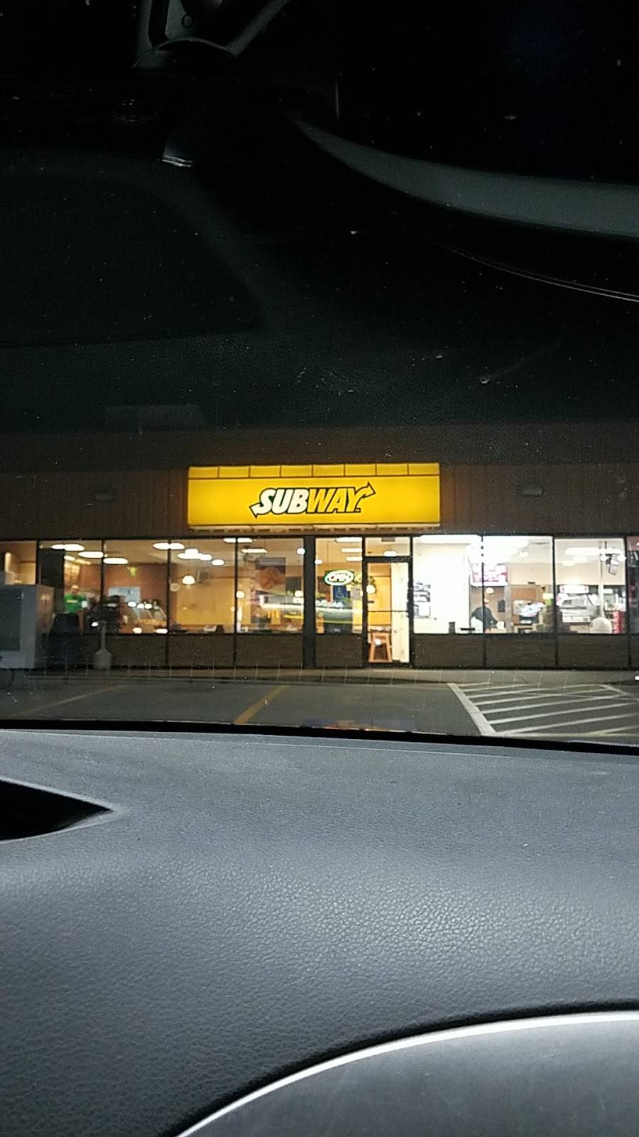 Subway | meal takeaway | 34200 Commerce Dr, De Soto, KS 66018, USA | 9135853215 OR +1 913-585-3215