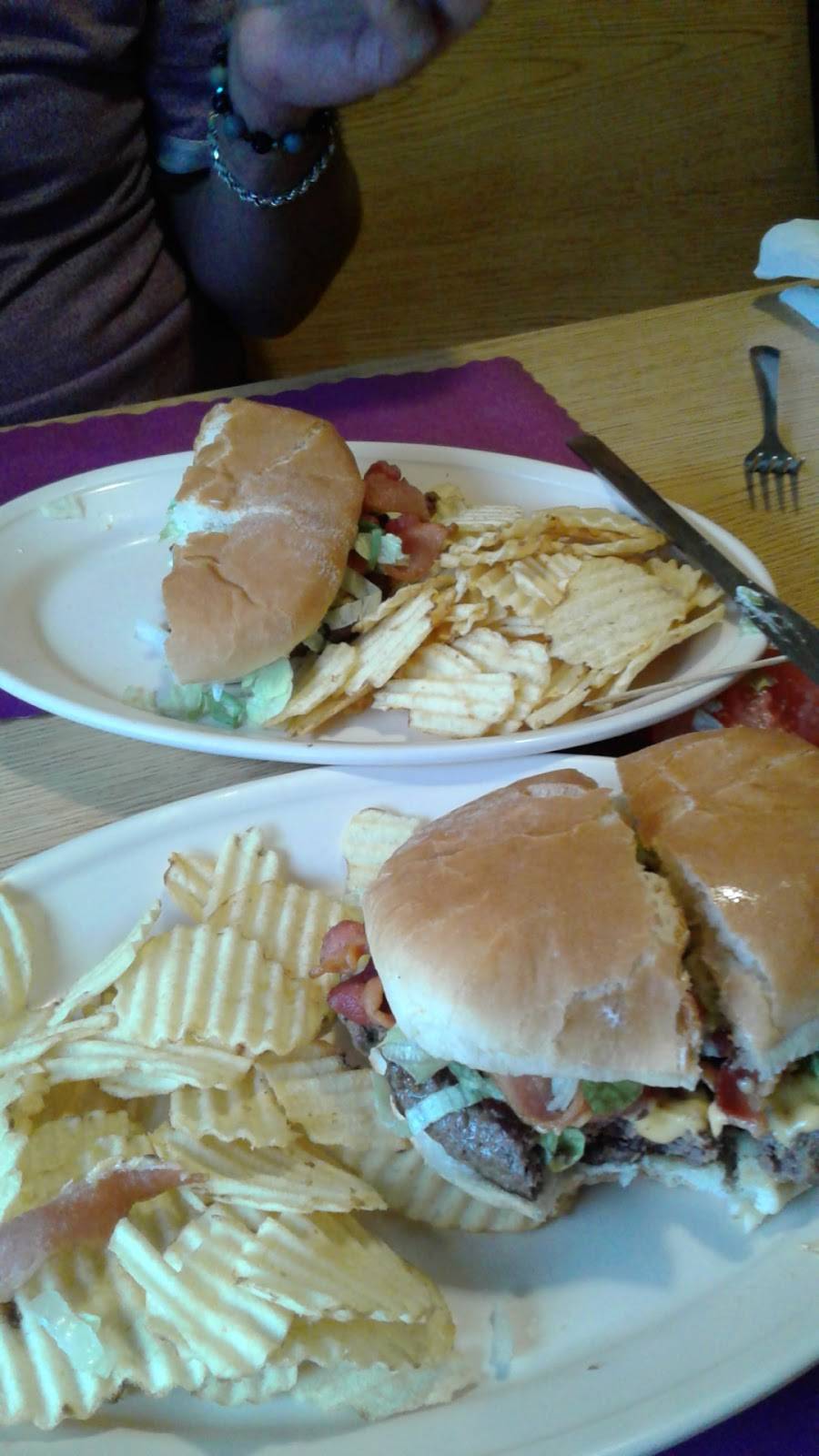 Marbulls Restaurant & Tavern | restaurant | 5000 Rochester Rd, New Brighton, PA 15066, USA | 7248435337 OR +1 724-843-5337