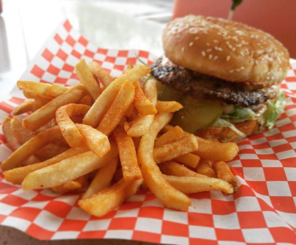 Chriss Burgers Rialto | restaurant | 765 E Foothill Blvd, Rialto, CA 92376, USA | 9098755258 OR +1 909-875-5258