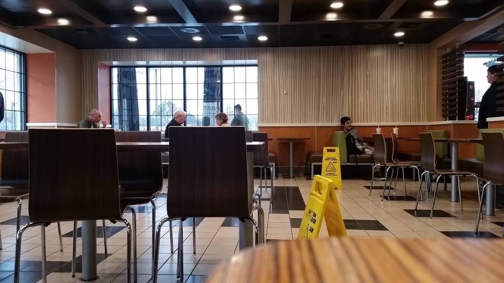 McDonalds | cafe | 7340 Redwood Hwy, Novato, CA 94947, USA | 4158976101 OR +1 415-897-6101