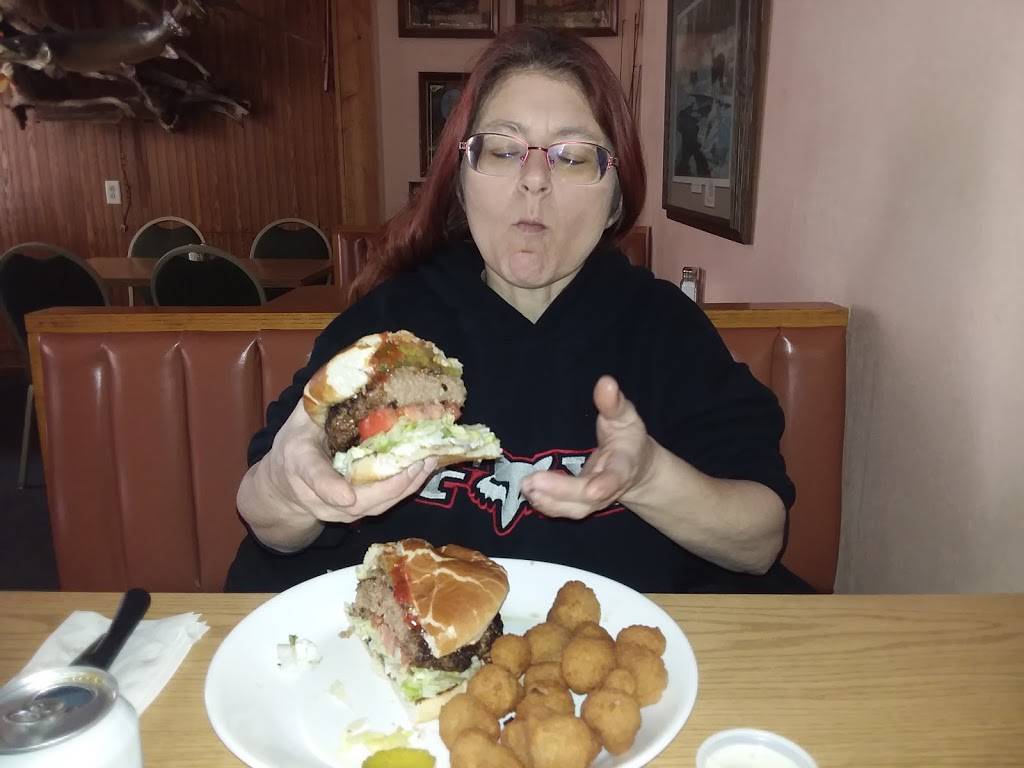 Mercer Ts Bar & Grill | restaurant | 962 Main St, Clyman, WI 53016, USA | 9206963400 OR +1 920-696-3400