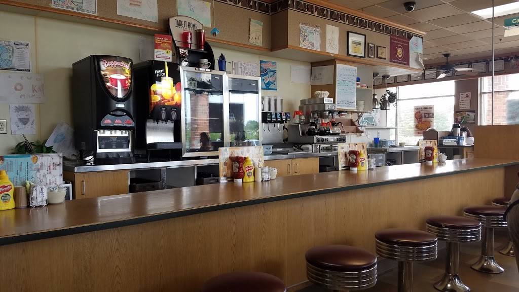 George Webb Restaurant | restaurant | N112W15800 Mequon Rd, Germantown, WI 53022, USA | 2622515925 OR +1 262-251-5925