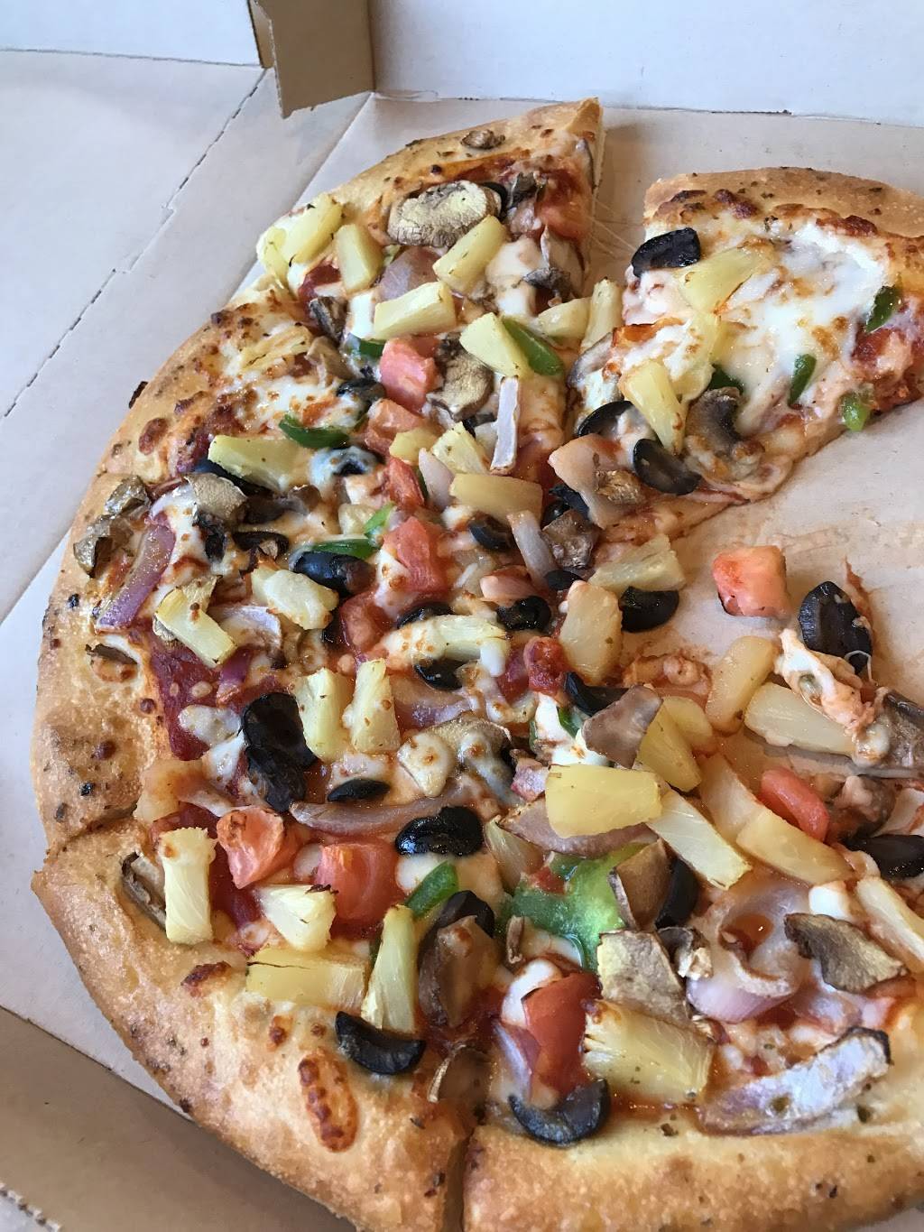 Pizza Hut | restaurant | 350 E Market St, Leesburg, VA 20176, USA | 7037711212 OR +1 703-771-1212