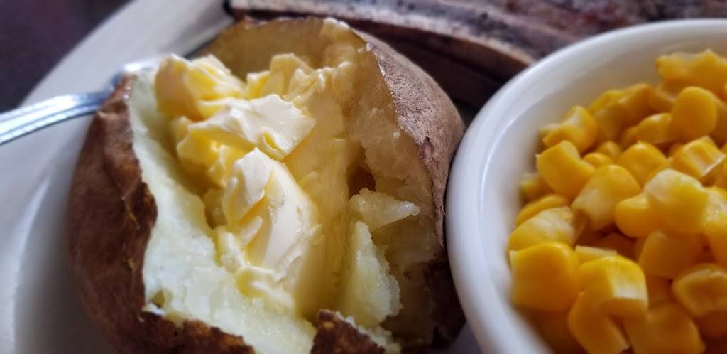 New Castle Roadhouse | restaurant | 1507 S Memorial Dr, New Castle, IN 47362, USA | 7655212100 OR +1 765-521-2100