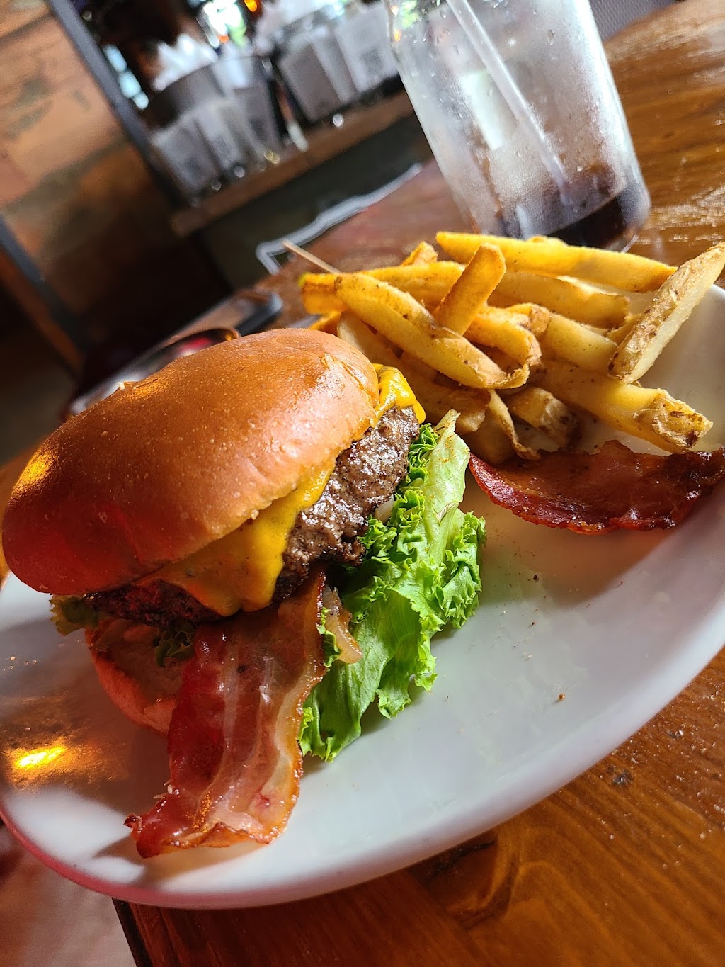 Madison Social | restaurant | 705 S Woodward Ave #101, Tallahassee, FL 32304, USA | 8508946276 OR +1 850-894-6276