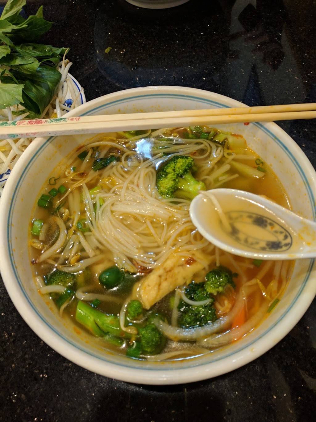 Pho 96 Vietnamese Restaurant | restaurant | 2990 W Mississippi Ave, Denver, CO 80219, USA | 3035689262 OR +1 303-568-9262