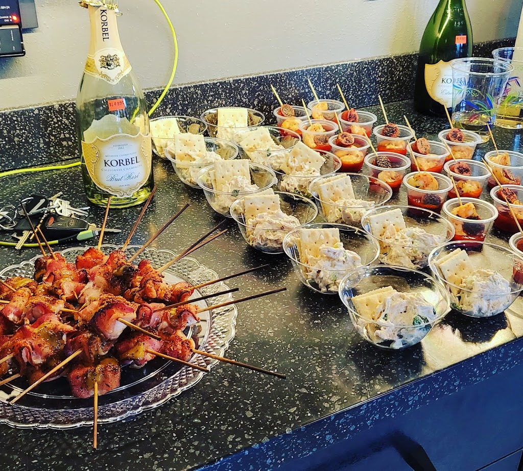 Royals Kitchen & Catering | restaurant | 3450 N Richards St, Milwaukee, WI 53212, USA | 4146446347 OR +1 414-644-6347