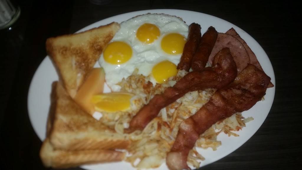 Lucky Dice Restaurant | restaurant | 2868 Lake Shore Blvd W, Etobicoke, ON M8V 1J2, Canada | 4162514033 OR +1 416-251-4033