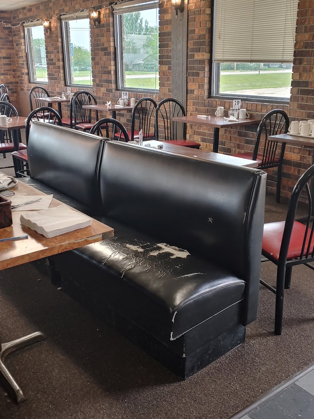 Big Johns Restaurant | restaurant | 1110 E 4th St, Ainsworth, NE 69210, USA | 4023870500 OR +1 402-387-0500