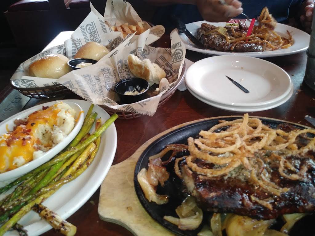 Logans Roadhouse | restaurant | 3160 Gulf Fwy S, Dickinson, TX 77539, USA | 2816140200 OR +1 281-614-0200