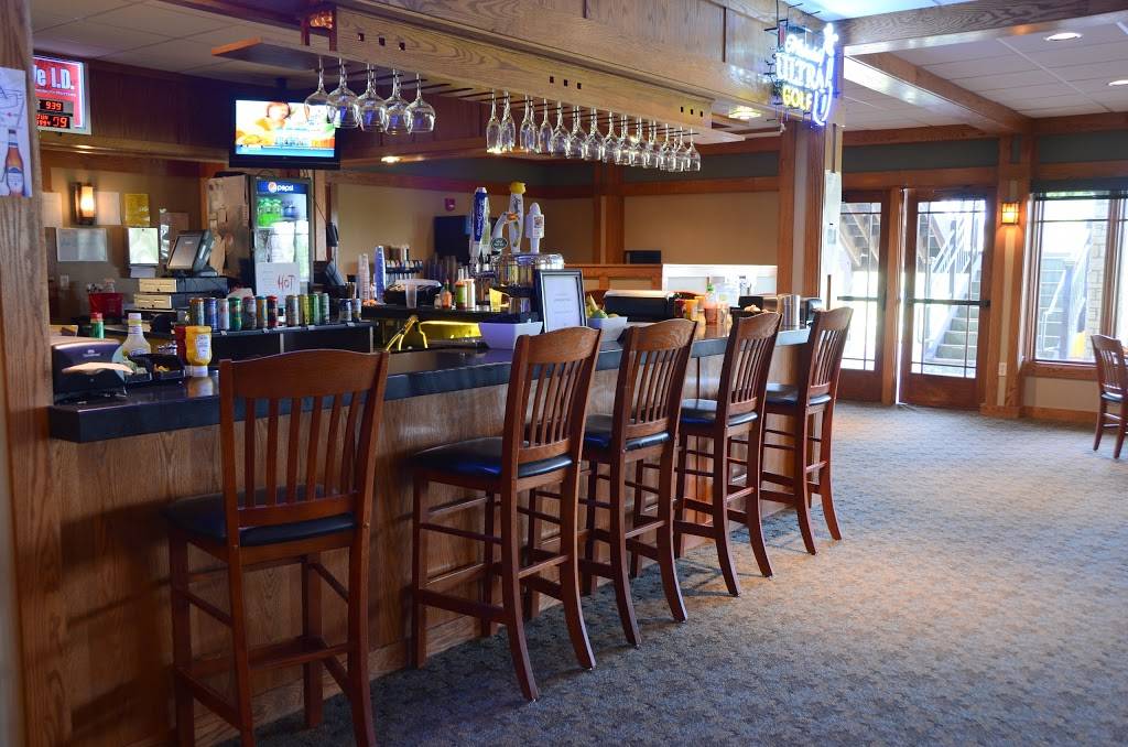 Divots! Bar & Grill | restaurant | 1900 Country Club Dr, Coralville, IA 52241, USA | 3192489300 OR +1 319-248-9300