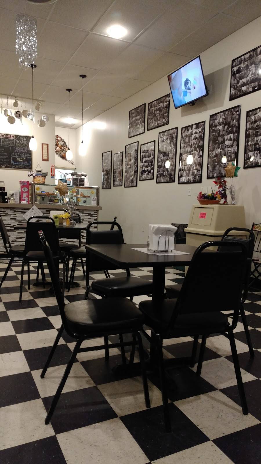 Richies Pizzeria & Grill | restaurant | 253 Vestal Pkwy E, Vestal, NY 13850, USA | 6072394074 OR +1 607-239-4074