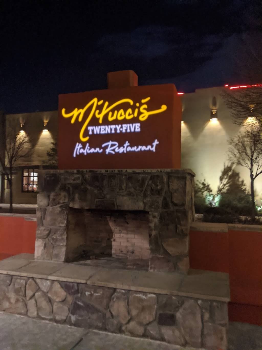 Mtuccis Twenty-Five | restaurant | 4939 Pan American Fwy, Albuquerque, NM 87109, USA | 5055542660 OR +1 505-554-2660