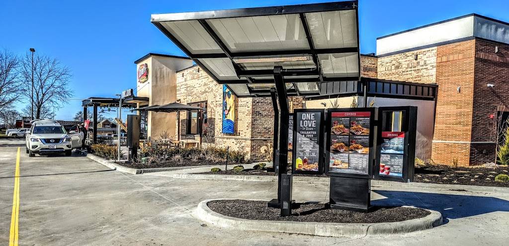 Raising Canes Chicken Fingers | meal takeaway | 12056 W 95th St, Lenexa, KS 66215, USA | 9132270481 OR +1 913-227-0481