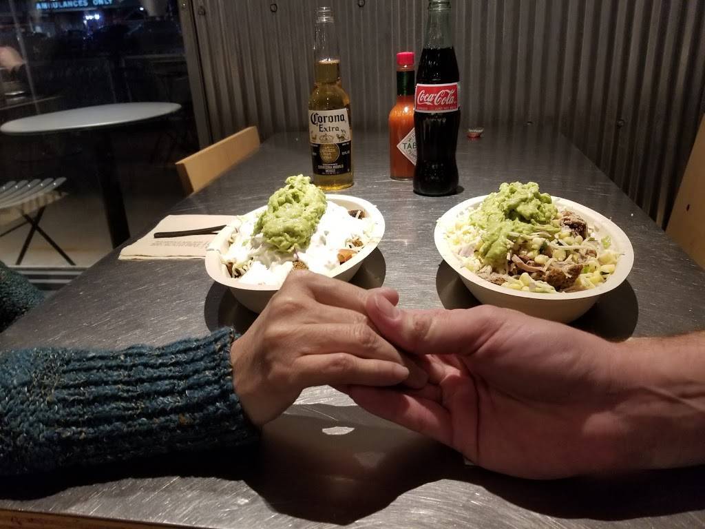 Chipotle Mexican Grill | restaurant | 515 N Hillside St, Wichita, KS 67214, USA | 3166126931 OR +1 316-612-6931