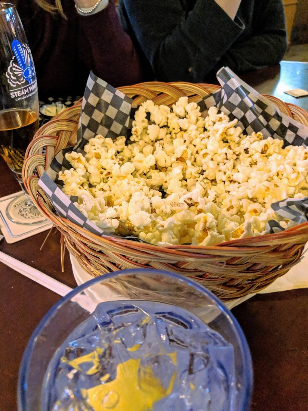 Edelweiss Tavern | restaurant | 600 Doon Village Rd, Kitchener, ON N2P 1G6, Canada | 5197480221 OR +1 519-748-0221