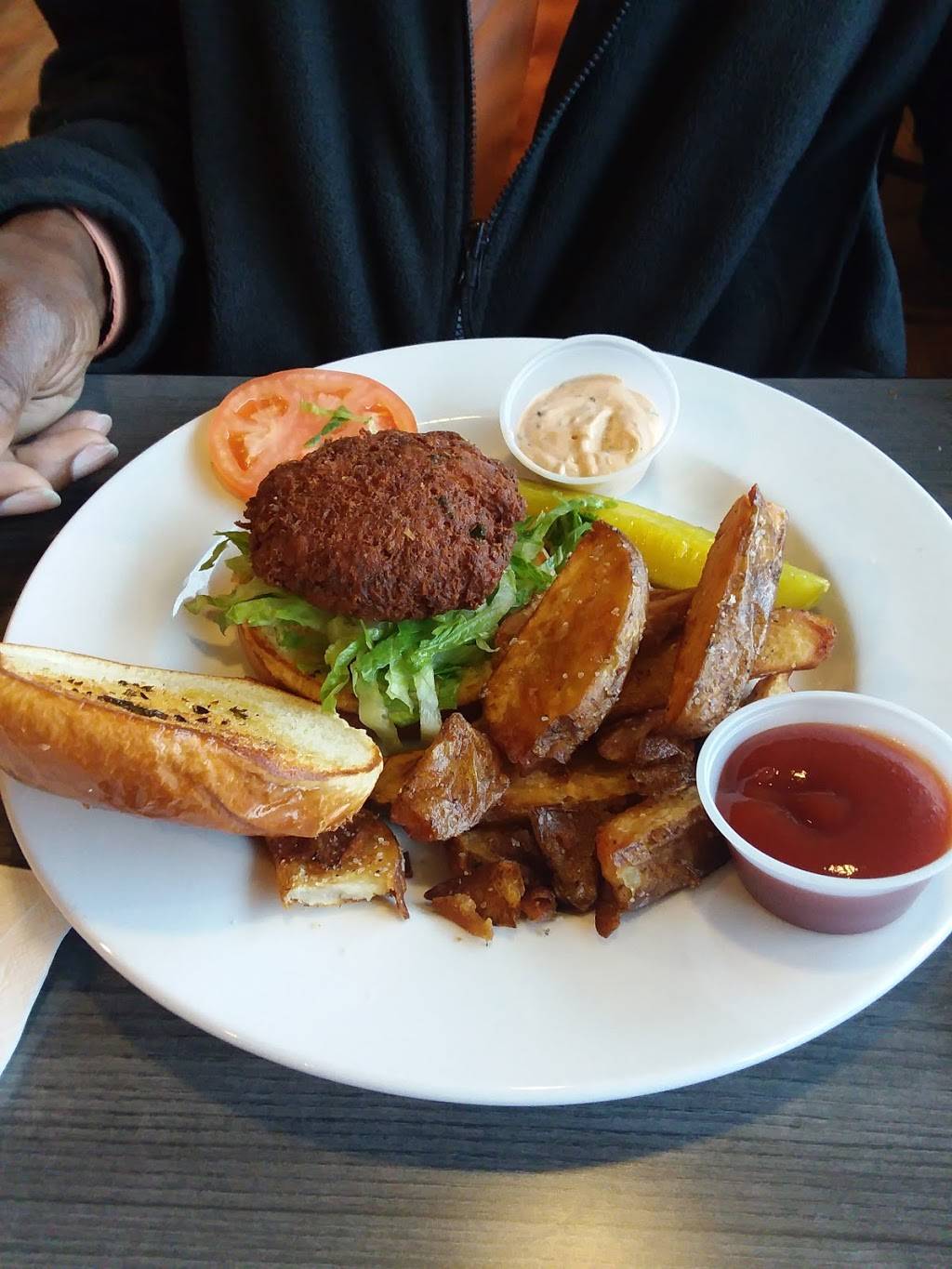 AM Seafood Restaurant & Bar | restaurant | 3400 Plank Rd, Fredericksburg, VA 22407, USA | 5405489061 OR +1 540-548-9061