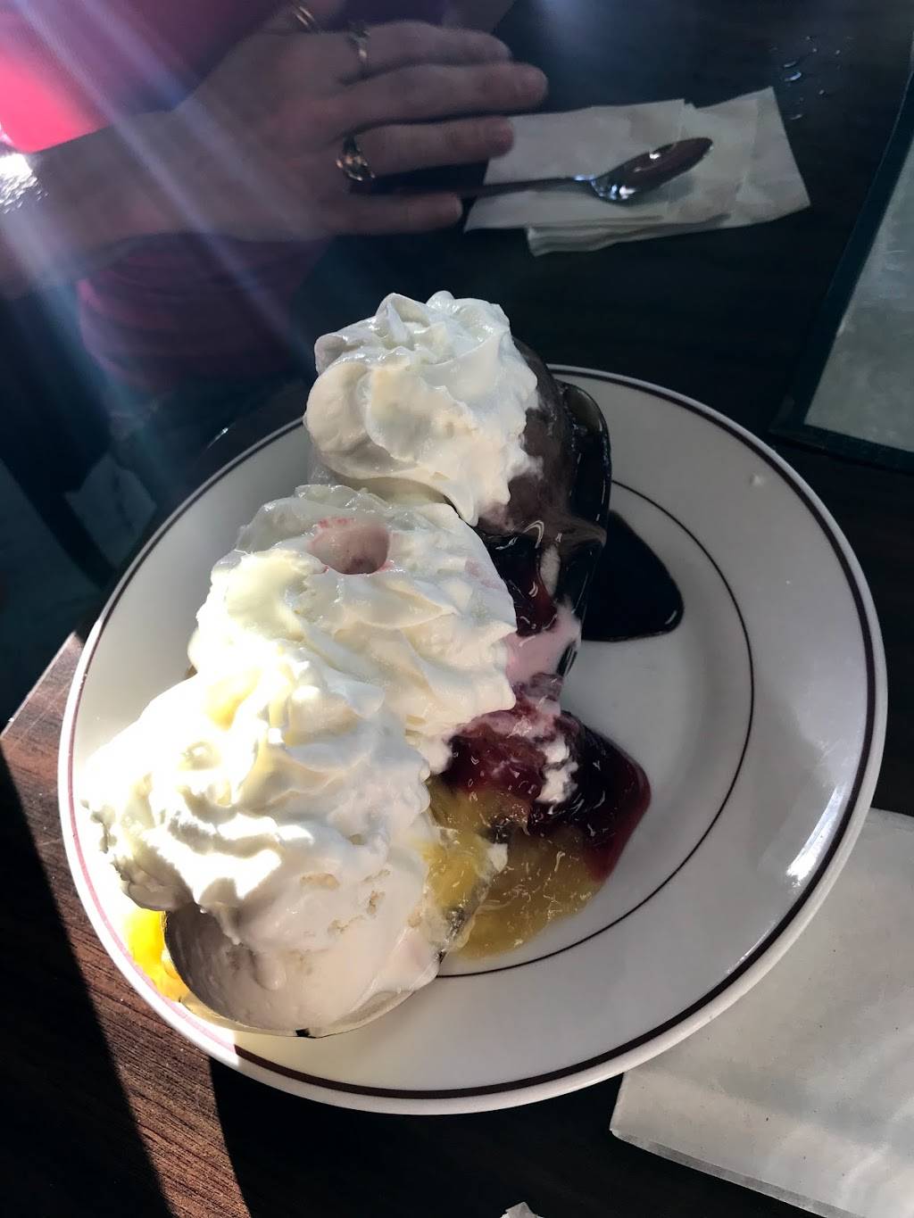 Eckels Ice Cream Fountain | restaurant | 36 E Main St, Mechanicsburg, PA 17055, USA | 7174588551 OR +1 717-458-8551