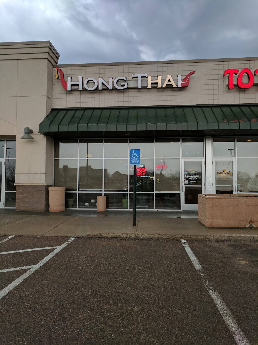 Hong Thai Restaurant Albertville | restaurant | 5600 La Centre Ave #110, Albertville, MN 55301, USA | 7634978462 OR +1 763-497-8462