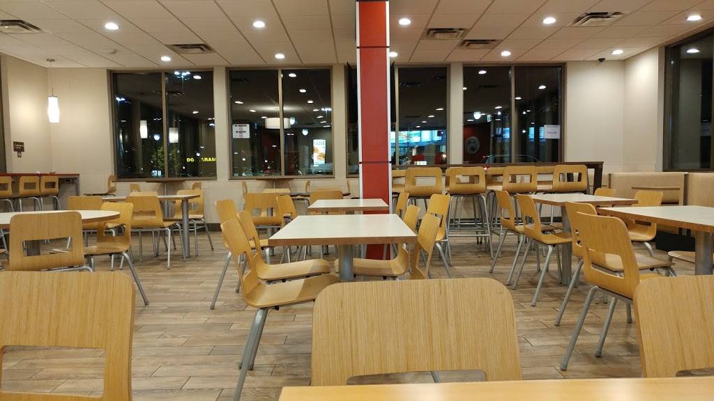 Wendys | restaurant | 9930 Airport Rd, Brampton, ON L6S 0C5, Canada | 9054587651 OR +1 905-458-7651