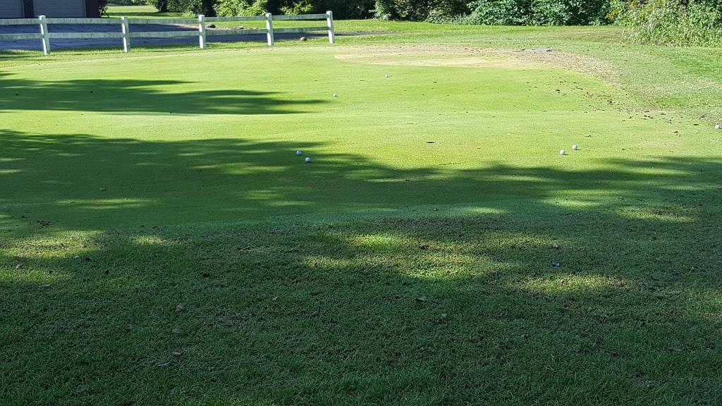 Mt Carmel Municipal Golf Course | restaurant | 700 Park Rd, Mt Carmel, IL 62863, USA | 6182625771 OR +1 618-262-5771